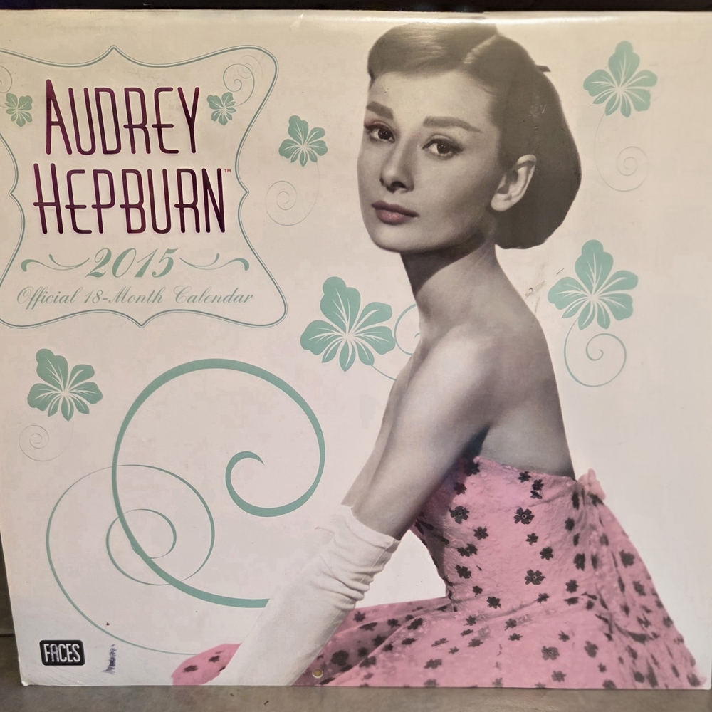 🆕️🎁Audrey Hepburn 2015 (2026) Official 18-Month Calendar🎅